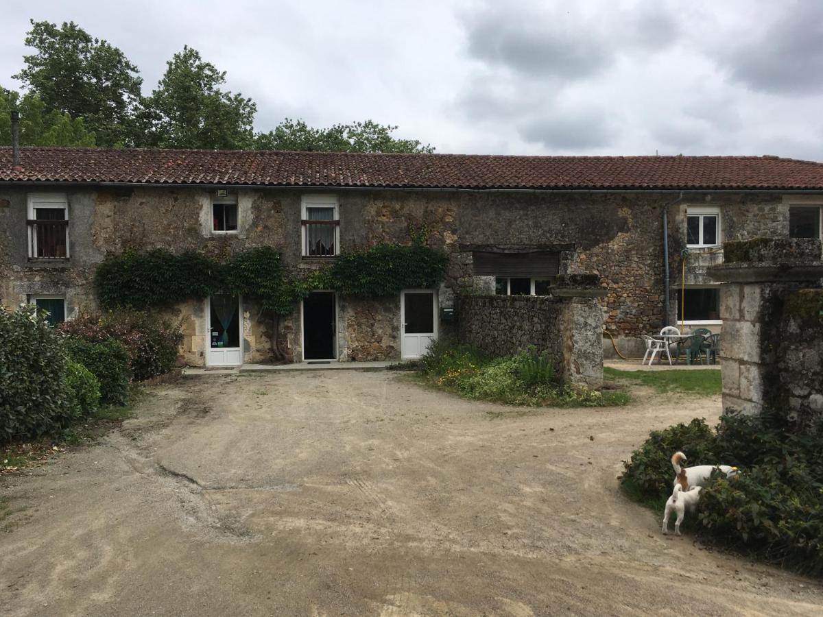 Ferme Gite Equestre En Charente Confolens Extérieur photo