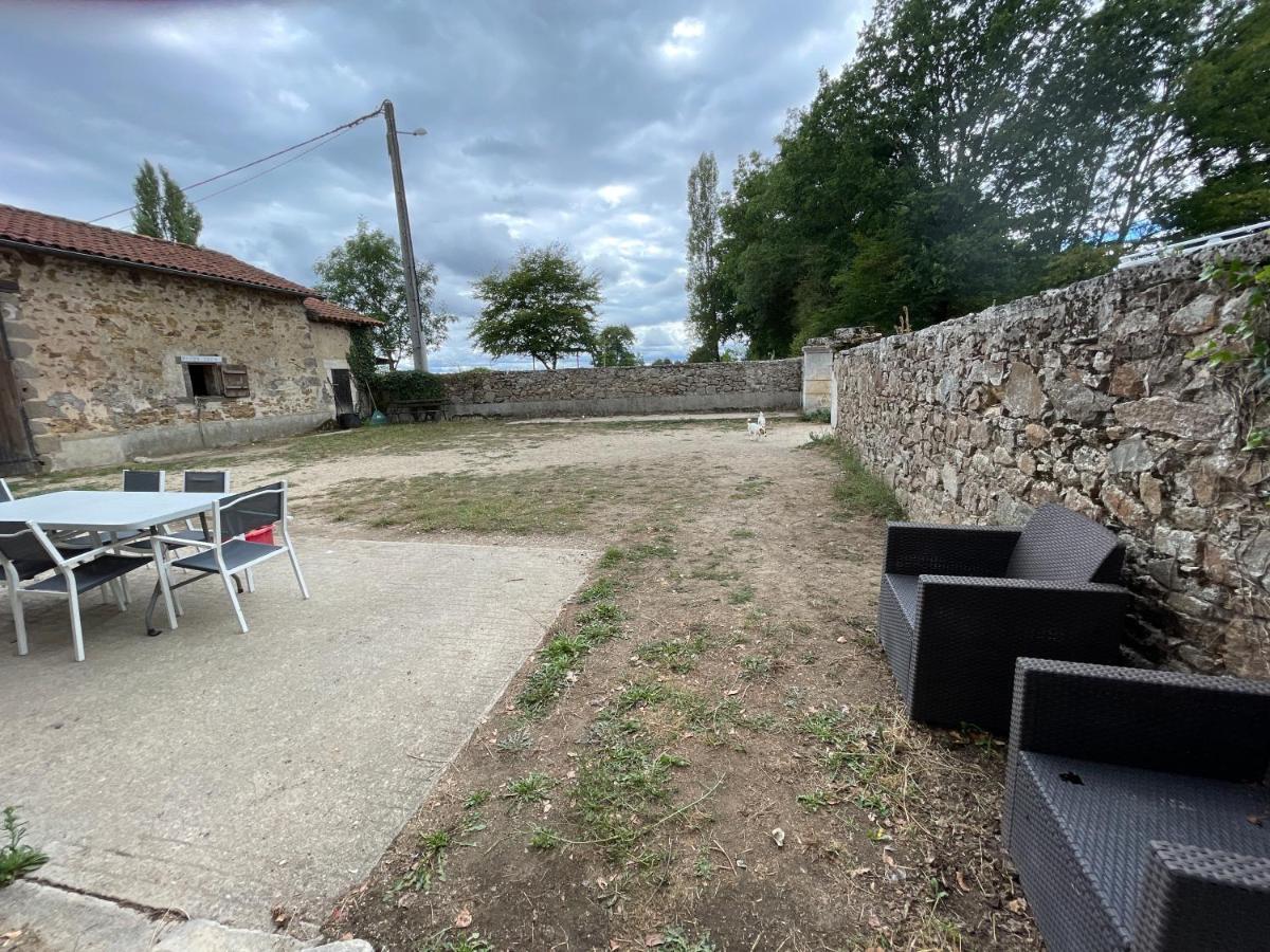 Ferme Gite Equestre En Charente Confolens Extérieur photo
