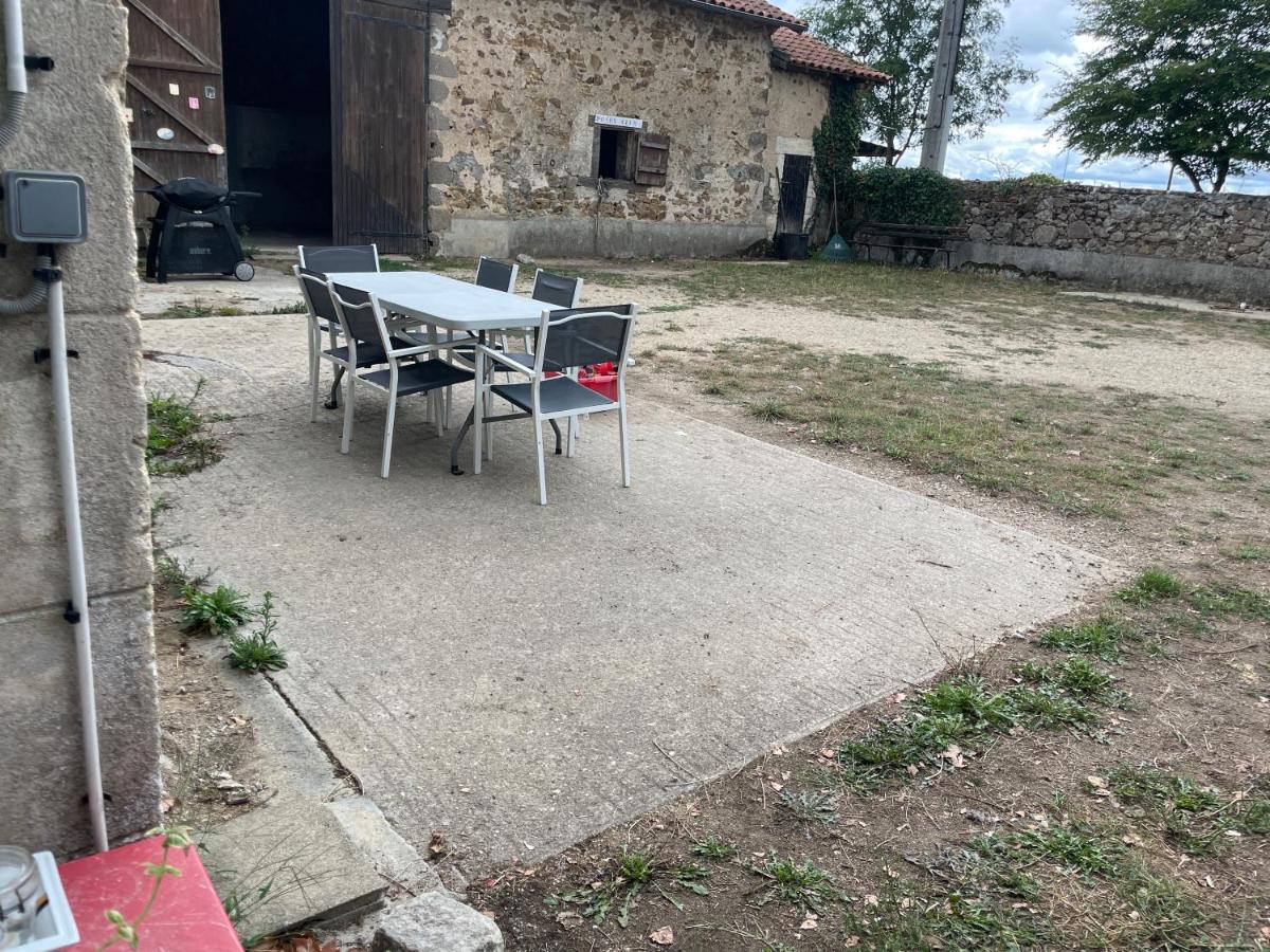 Ferme Gite Equestre En Charente Confolens Extérieur photo
